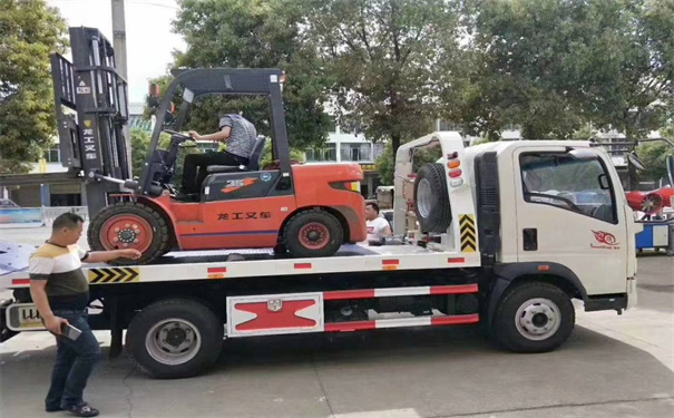 聊城长沙天心区24小时拖车电话，长沙天心区汽车救援公司一般多少钱